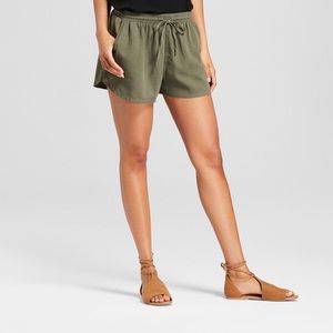 Universal Thread Sage Green Fabric Shorts (Medium)